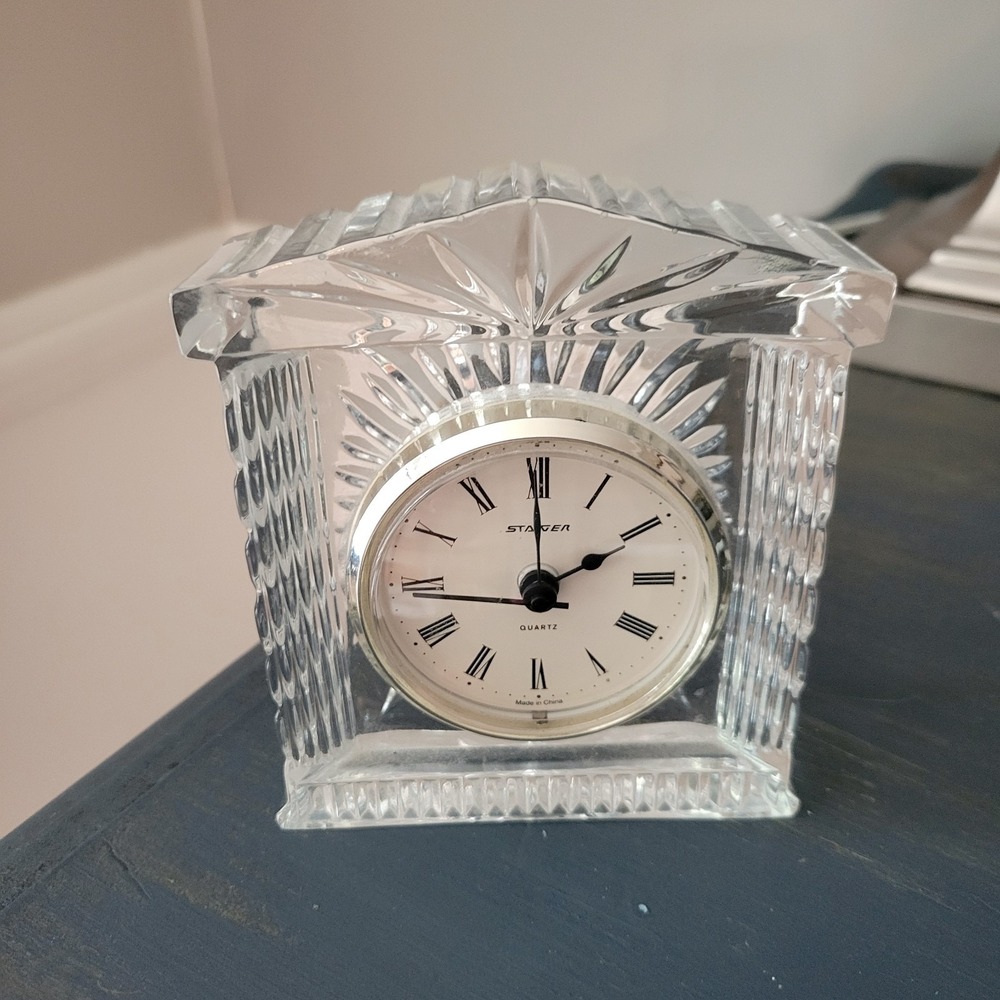 Vintage Staiger Quartz Crystal Clock Tabletop Colonial Classic EXLT